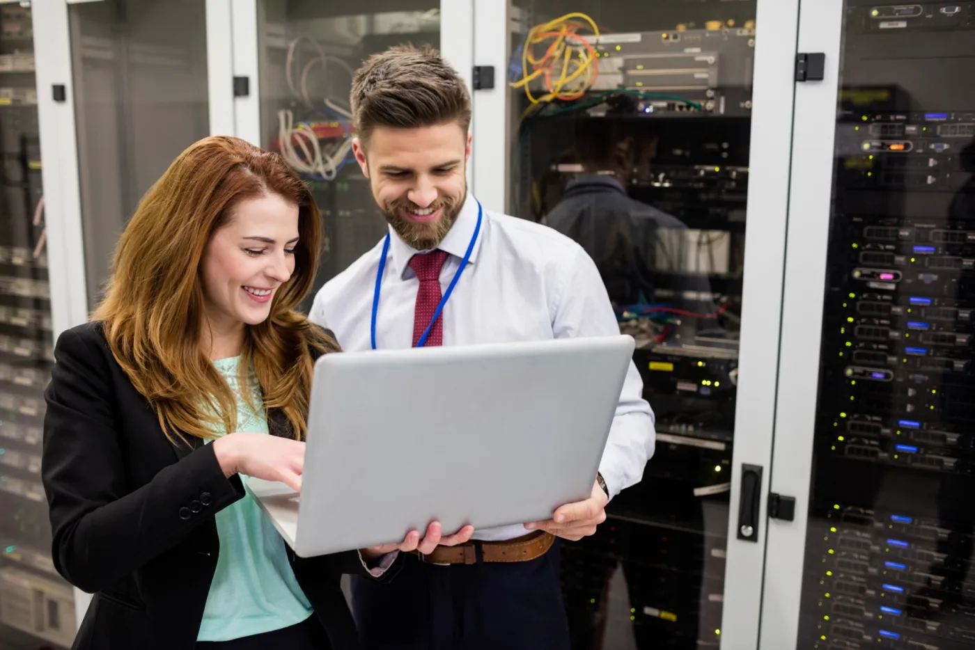 Equipe tecnica analisando infraestrutura de servidores na pagina de infraestrutura cloud da Clepian